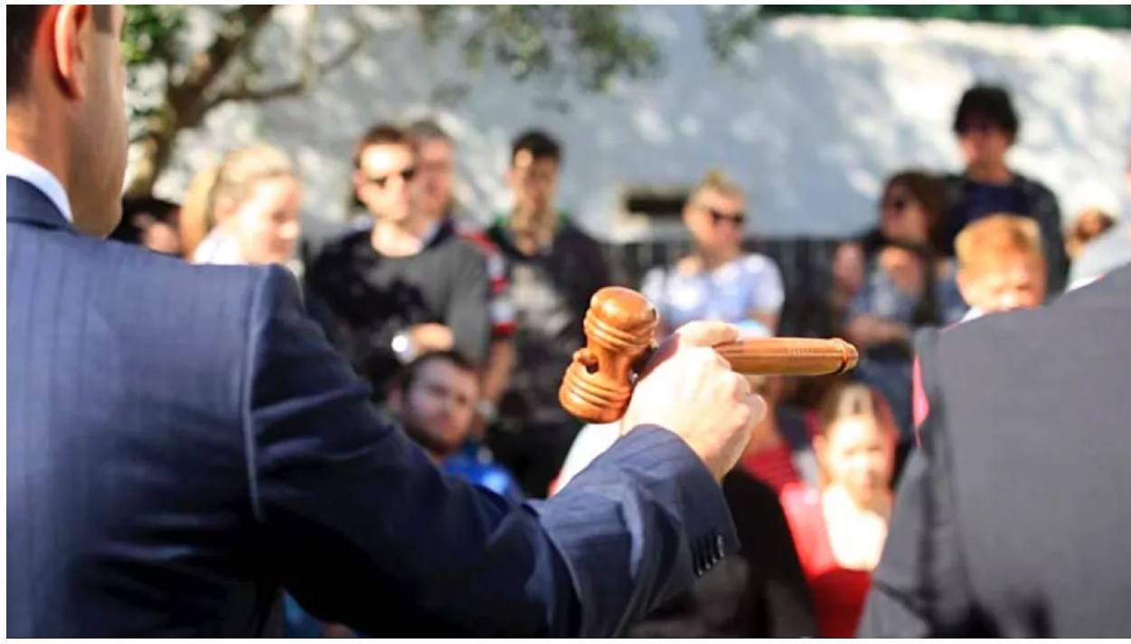 Will spring bring a home auction fling? It looks like it!